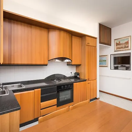 Flats4rent Regaste شقة