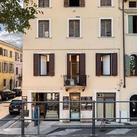 Flats4rent Regaste شقة